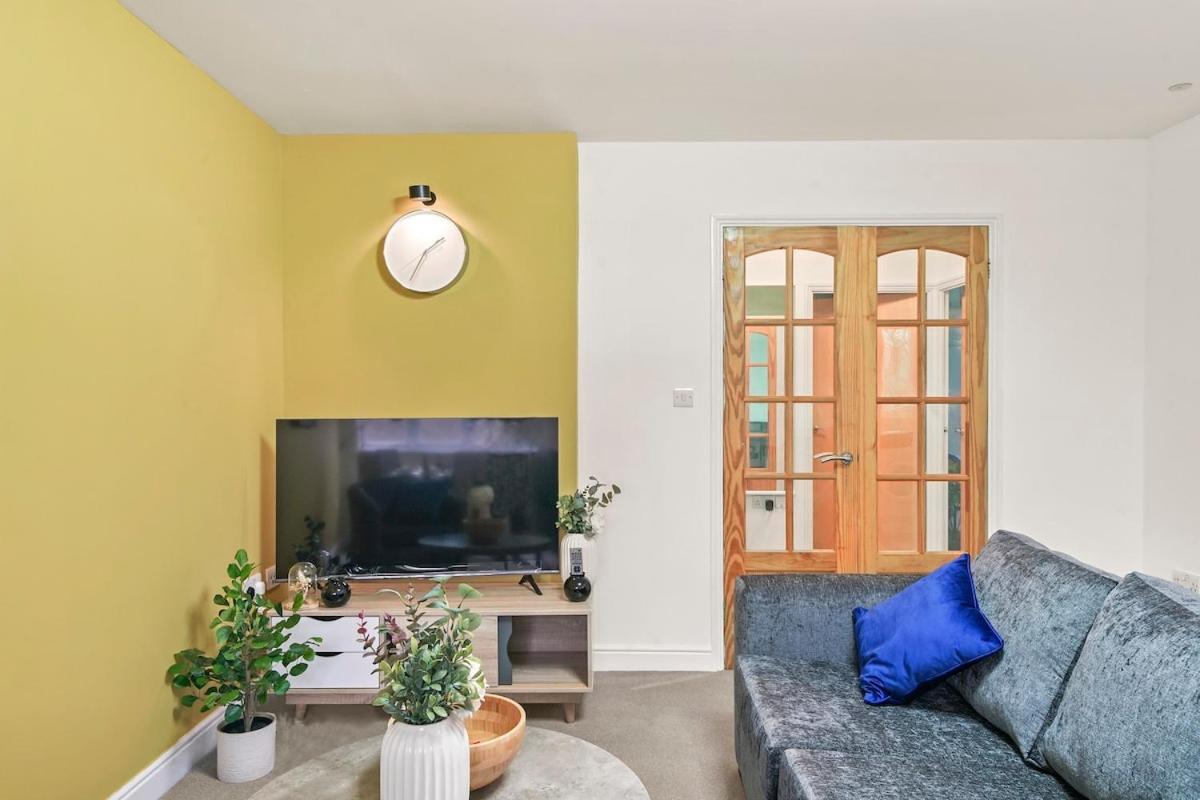 Appartamento Comfortable 2-bed Flat, Free Parking, Near Excel *